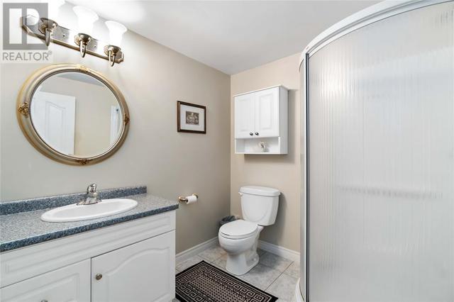 1828 Oakridge Trail, House detached with 5 bedrooms, 3 bathrooms and null parking in Sarnia ON | Image 26