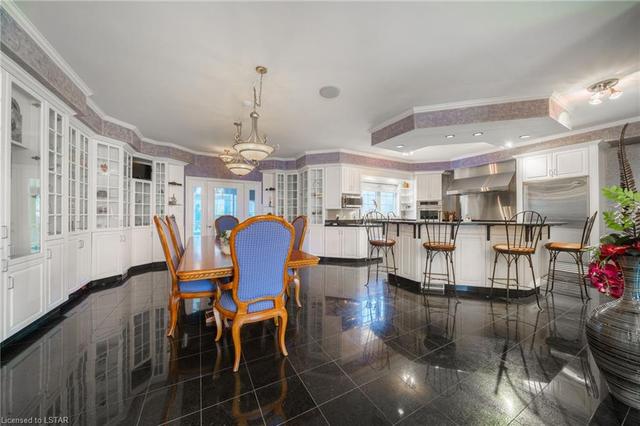 1561 Westchester Bourne Road, House detached with 7 bedrooms, 4 bathrooms and 15 parking in Thames Centre ON | Image 2