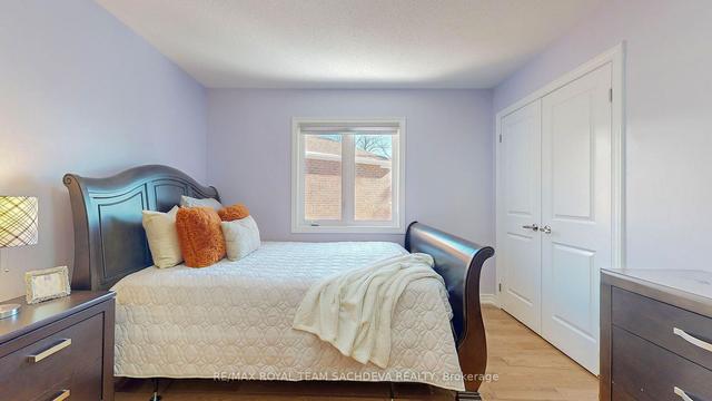 41 Neelands Cres, House detached with 4 bedrooms, 3 bathrooms and 4 parking in Toronto ON | Image 19