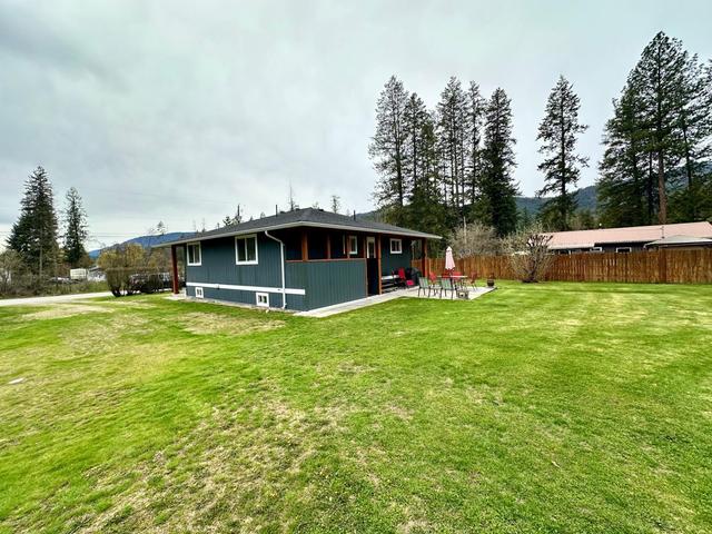 10 Skands Road, House detached with 3 bedrooms, 1 bathrooms and 10 parking in Kootenay Boundary C BC | Image 36