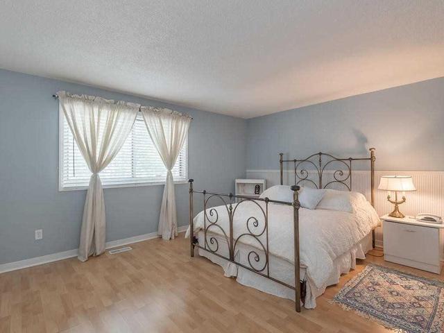 97 Ashton Cres, Townhouse with 3 bedrooms, 2 bathrooms and 1 parking in Brampton ON | Image 9