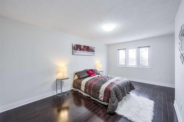121 White Tail Cres, House detached with 3 bedrooms, 4 bathrooms and 4 parking in Brampton ON | Image 8