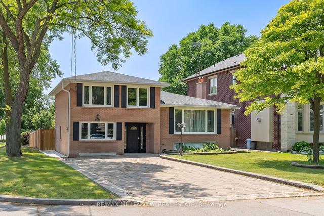 263 Dunforest Ave, House detached with 5 bedrooms, 3 bathrooms and 4 parking in Toronto ON | Image 12