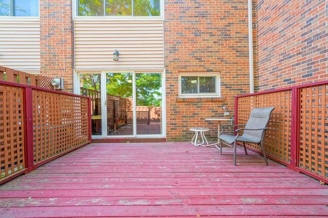 2 - 2755 Windwood Dr, Townhouse with 3 bedrooms, 2 bathrooms and 2 parking in Mississauga ON | Image 9