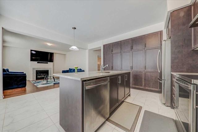 51 Souter Dr, House detached with 4 bedrooms, 4 bathrooms and 4 parking in Whitby ON | Image 2