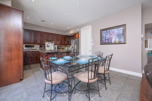 29 Oak Ridge Dr, House detached with 4 bedrooms, 4 bathrooms and 5 parking in Orangeville ON | Image 2