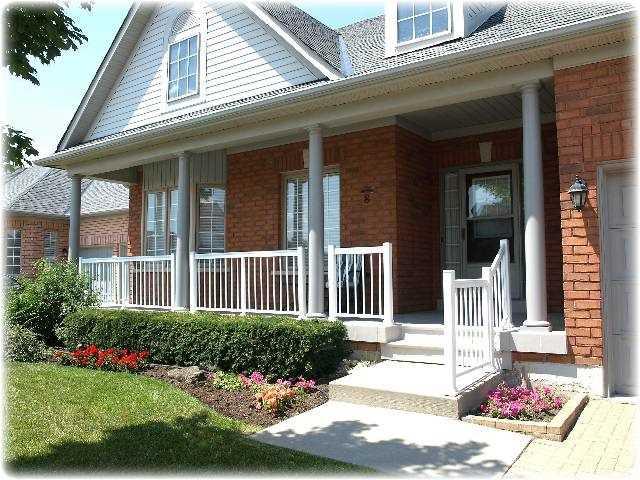 8 Tropicana Gdns, Condo with 2 bedrooms, 3 bathrooms and 2 parking in Brampton ON | Image 3