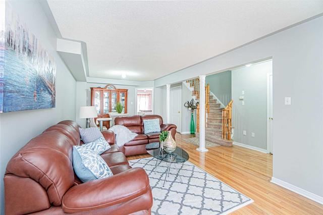 242 Albright Rd, House attached with 3 bedrooms, 4 bathrooms and 2 parking in Brampton ON | Image 4