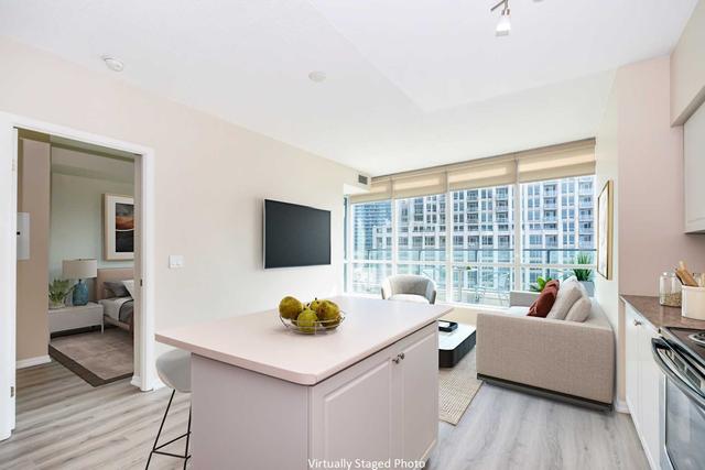 802 - 215 Fort York Blvd, Condo with 2 bedrooms, 2 bathrooms and 1 parking in Toronto ON | Image 12