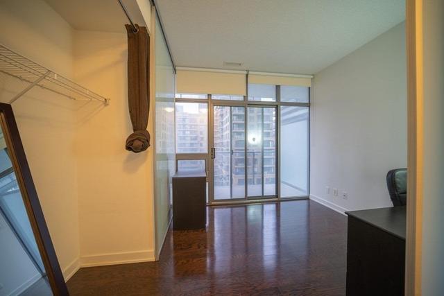1109 - 33 Charles St E, Condo with 2 bedrooms, 1 bathrooms and 0 parking in Toronto ON | Image 4