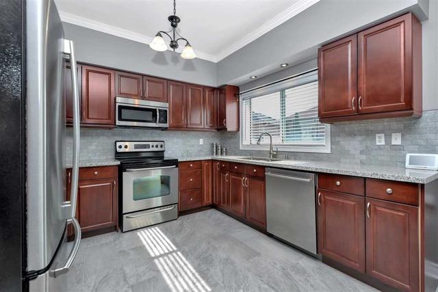 15 Richwood St, House detached with 3 bedrooms, 4 bathrooms and 4 parking in Toronto ON | Image 3