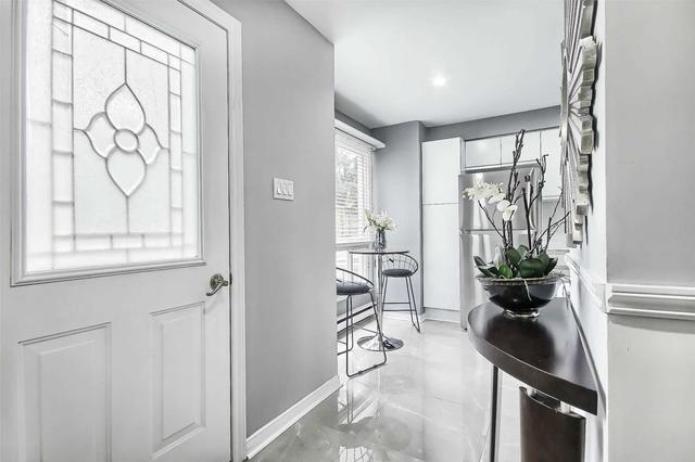 12 - 2088 Lakeshore Rd W, Townhouse with 3 bedrooms, 2 bathrooms and 1 parking in Oakville ON | Image 23