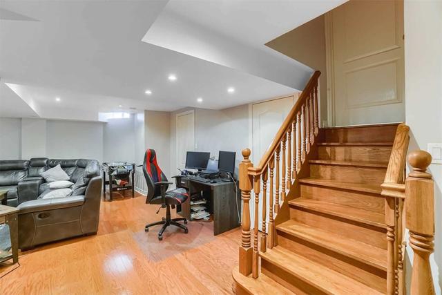 30 Willow Heights Crt, House detached with 3 bedrooms, 4 bathrooms and 6 parking in Brampton ON | Image 20