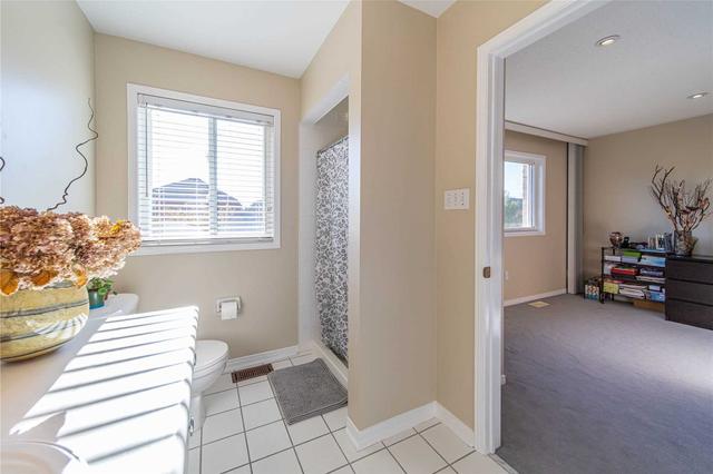 5866 Chalfont Cres, House attached with 3 bedrooms, 3 bathrooms and 3 parking in Mississauga ON | Image 10