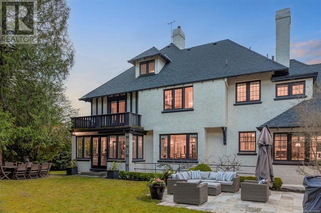 611 Foul Bay Rd, House detached with 5 bedrooms, 7 bathrooms and 6 parking in Victoria BC | Image 47