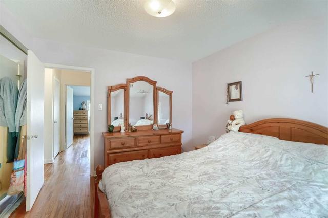 19 Hadrina St, House detached with 2 bedrooms, 1 bathrooms and 5 parking in Brampton ON | Image 13