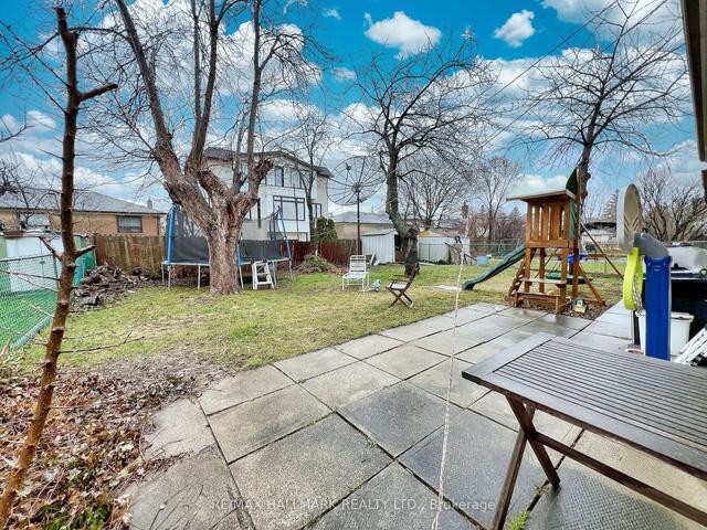 290 Searle Ave, House detached with 3 bedrooms, 2 bathrooms and 1 parking in Toronto ON | Image 17