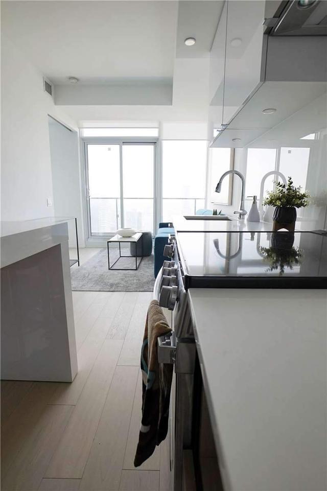5006 - 251 Jarvis St, Condo with 1 bedrooms, 1 bathrooms and 0 parking in Toronto ON | Image 3