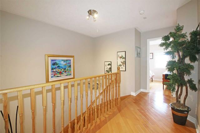79 Macbride Cres, House detached with 3 bedrooms, 4 bathrooms and 4 parking in Vaughan ON | Image 3