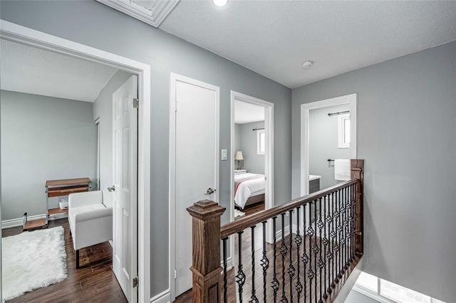 82 Enmount Dr, Townhouse with 3 bedrooms, 2 bathrooms and 2 parking in Brampton ON | Image 11