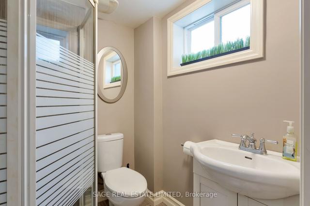 18 Northmount Ave, House detached with 4 bedrooms, 4 bathrooms and 3 parking in Toronto ON | Image 31