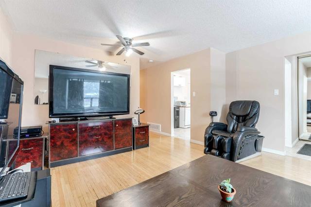 182 Archdekin Dr, House detached with 3 bedrooms, 2 bathrooms and 5 parking in Brampton ON | Image 6