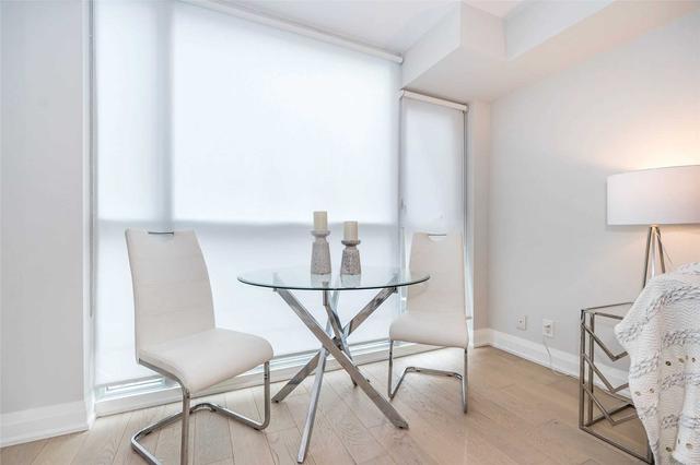 805 - 96 St Patrick St, Condo with 1 bedrooms, 1 bathrooms and 0 parking in Toronto ON | Image 3