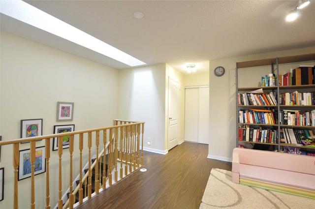 1700 - 28 Sommerset Way, Townhouse with 3 bedrooms, 3 bathrooms and 2 parking in Toronto ON | Image 16