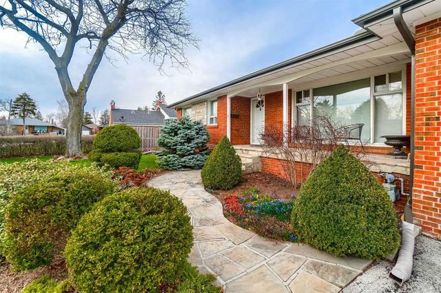 14 Alphonse Cres, House detached with 3 bedrooms, 3 bathrooms and 5 parking in Mississauga ON | Image 1