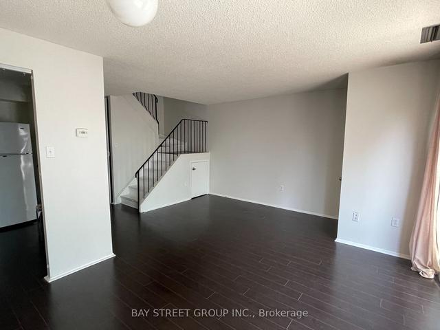 288 - 165 Cherokee Blvd, Townhouse with 3 bedrooms, 2 bathrooms and 1 parking in Toronto ON | Image 2