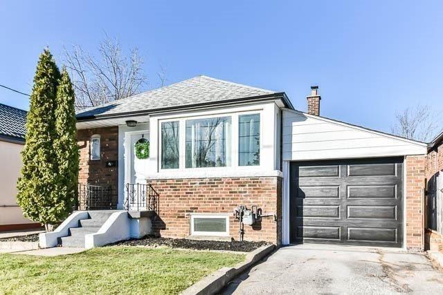 2738 St Clair Ave E, House detached with 2 bedrooms, 2 bathrooms and 3 parking in Toronto ON | Image 1