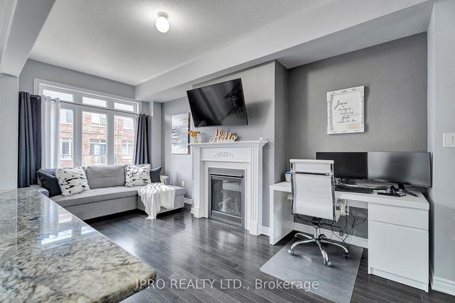 62 Farooq Blvd, House attached with 3 bedrooms, 4 bathrooms and 2 parking in Vaughan ON | Image 3