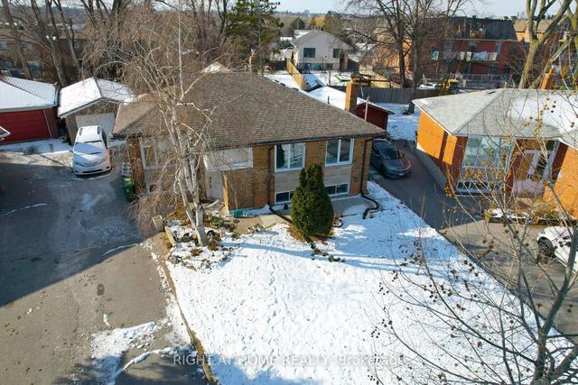36 Samba Dr, House detached with 3 bedrooms, 3 bathrooms and 5 parking in Toronto ON | Image 26