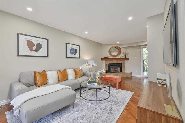 86 Bards Walk Way, Townhouse with 3 bedrooms, 3 bathrooms and 2 parking in Toronto ON | Image 3