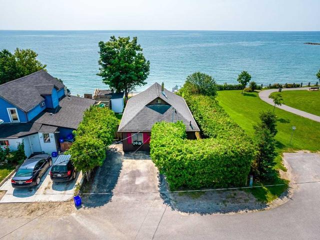70 East Beach Rd, House detached with 2 bedrooms, 1 bathrooms and 2 parking in Clarington ON | Image 1