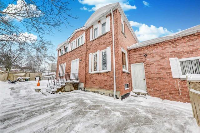 10 Adams Dr, House detached with 3 bedrooms, 4 bathrooms and 6 parking in Ajax ON | Image 1