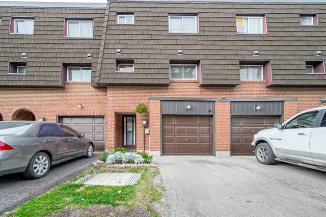 114 Darras Crt, Townhouse with 3 bedrooms, 2 bathrooms and 2 parking in Brampton ON | Image 1
