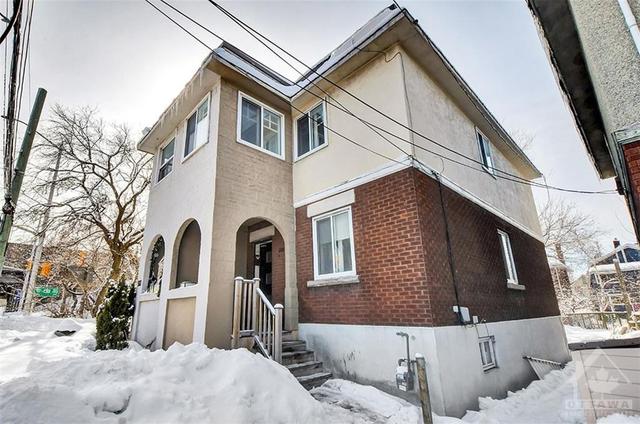 500 Parkdale Avenue, Home with 3 bedrooms, 2 bathrooms and 1 parking in Ottawa ON | Image 2