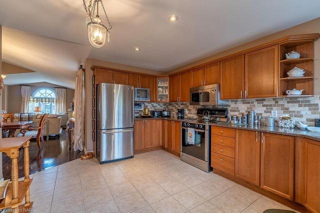 8423 Atack Court, House detached with 3 bedrooms, 2 bathrooms and 1 parking in Niagara Falls ON | Image 16