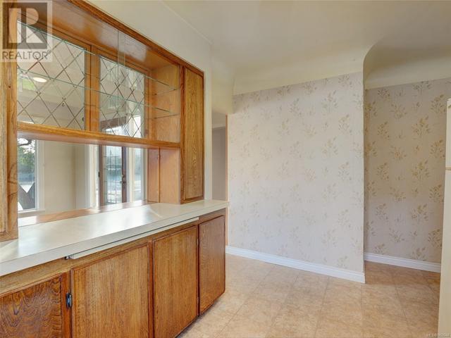 304 Uganda Ave, House detached with 2 bedrooms, 2 bathrooms and 5 parking in Esquimalt BC | Image 26