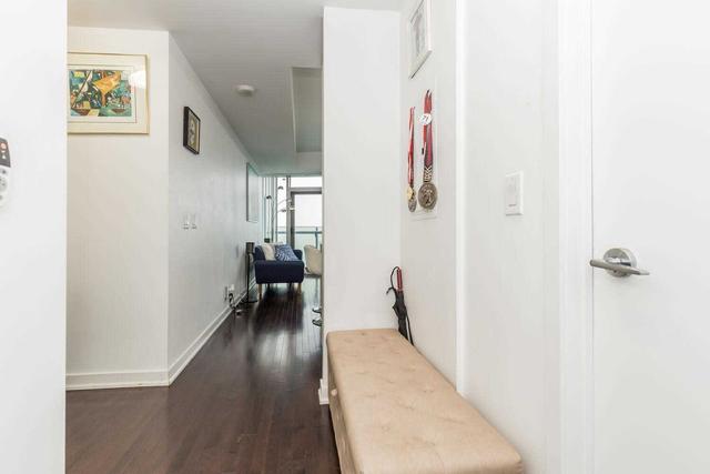 5710 - 14 York St, Condo with 1 bedrooms, 1 bathrooms and 1 parking in Toronto ON | Image 5