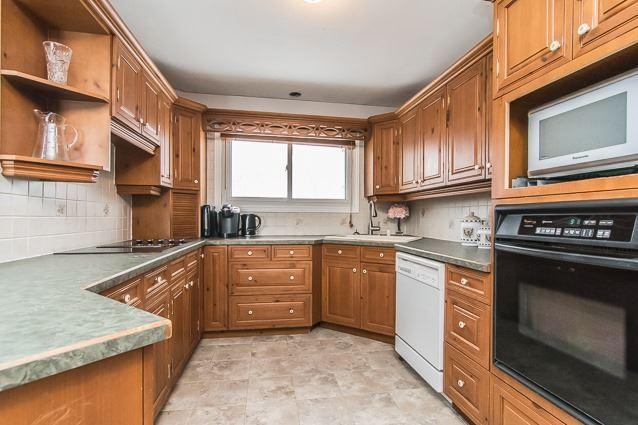 867 Carnaby Cres, House detached with 3 bedrooms, 2 bathrooms and 3 parking in Oshawa ON | Image 5