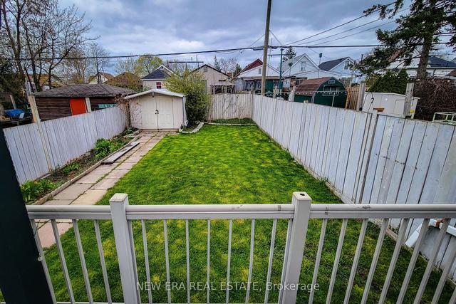 110 Graham Ave N, House detached with 3 bedrooms, 3 bathrooms and 2 parking in Hamilton ON | Image 37