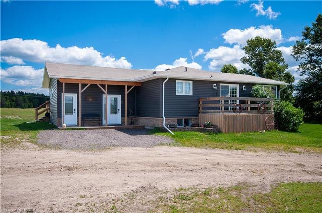 212 River Road, House detached with 3 bedrooms, 3 bathrooms and 22 parking in Chisholm ON | Image 2