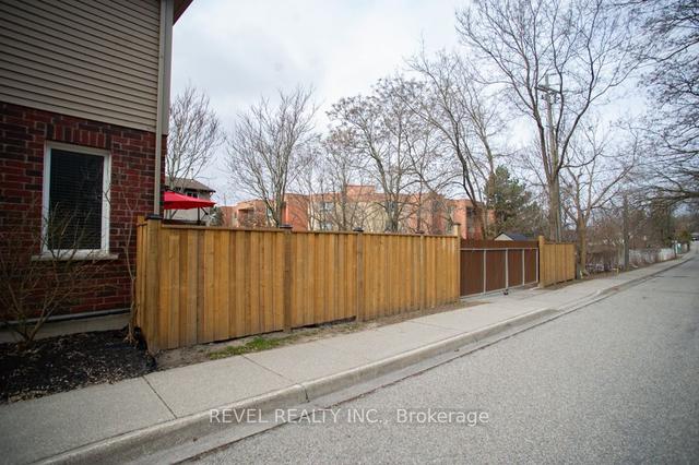 30 Bond St, House attached with 3 bedrooms, 3 bathrooms and 2 parking in Brantford ON | Image 24