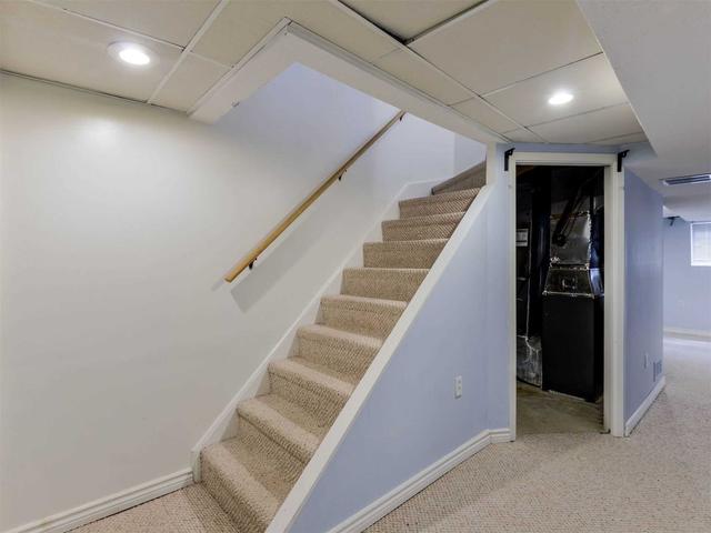18 Farnham Dr, Townhouse with 3 bedrooms, 2 bathrooms and 2 parking in Brampton ON | Image 8