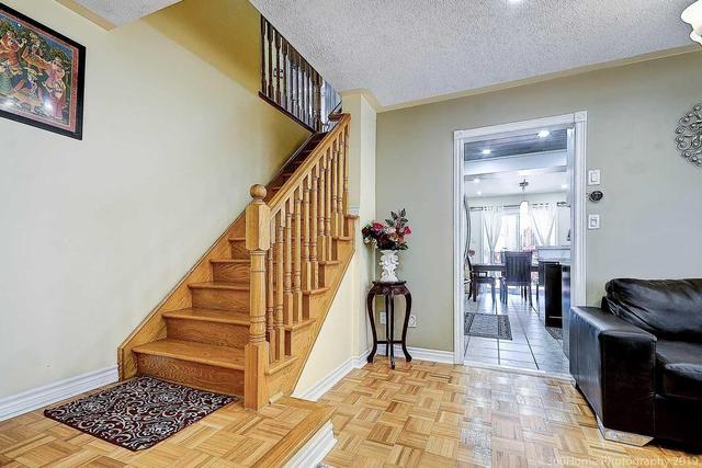 19 Vania Dr, House semidetached with 3 bedrooms, 4 bathrooms and 2 parking in Vaughan ON | Image 4