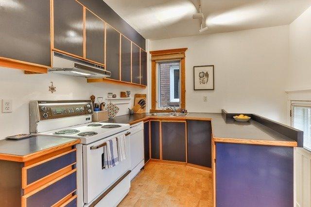 215 Ashworth Ave, House semidetached with 3 bedrooms, 2 bathrooms and 1 parking in Toronto ON | Image 5