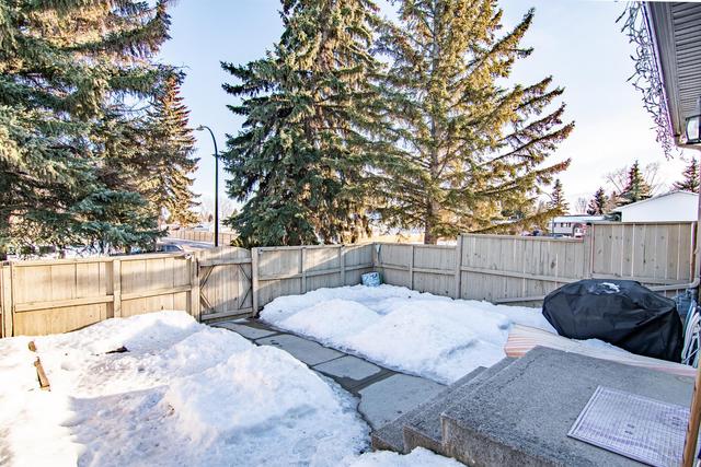 2 - 20 Alford Avenue, Home with 3 bedrooms, 1 bathrooms and 1 parking in Red Deer County AB | Image 5