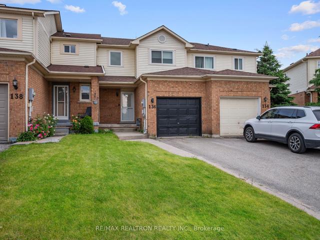 136 Pickett Cres, House attached with 3 bedrooms, 2 bathrooms and 3 parking in Barrie ON | Image 1